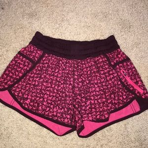 Lululemon tracker shorts 4 way stretch size 6